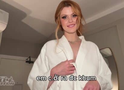 Nữ chính cởi ra để mình làm gì đó cho bận rộn nhé…