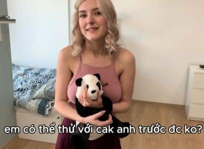 Bé thiếu nữ hư hỏng nhờ anh trai giúp vì chưa có kinh nghiệm để làm tình với bạn trai